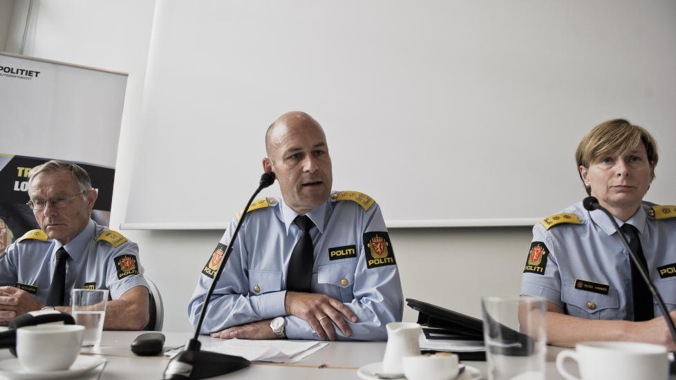 PRESSEKONFERANSE:  Politidirekt�r �ystein M�land (midten), politimester Anstein Gjengedal i Oslo (t.v.) og politimester Sissel Hammer (t.h.) i Nordre Buskerud politidistrikt. Bildet er tatt under en pressekonferanse om status en uke etter bomben i Regjeringskvartalet og skytetragedien p� Ut�ya fredag 22. juli. Foto: Aleksander Andersen / Scanpix