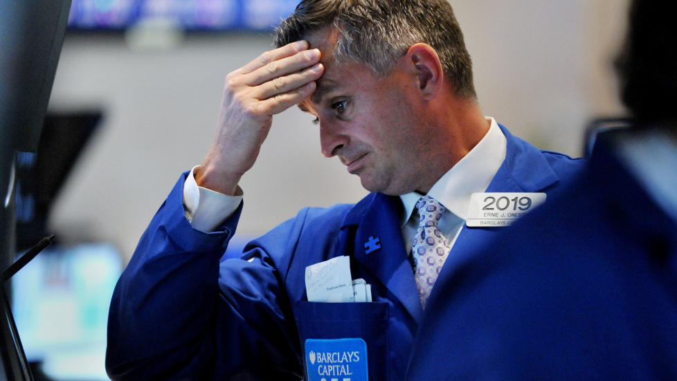 FORTVILER: Meklerne p� b�rsen p� Wall Street fortviler over stupende aksjekurser. Foto:  AFP PHOTO/Stan HONDA