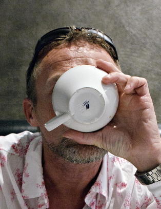 Hvorfor drikker alle svart og besk kaffe i norsk krim?