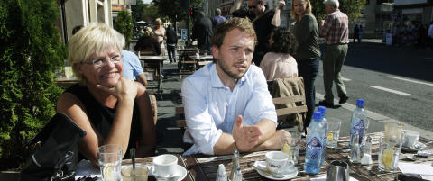 - Vi b�r banke p� d�rer og opps�ke disse kvinnene