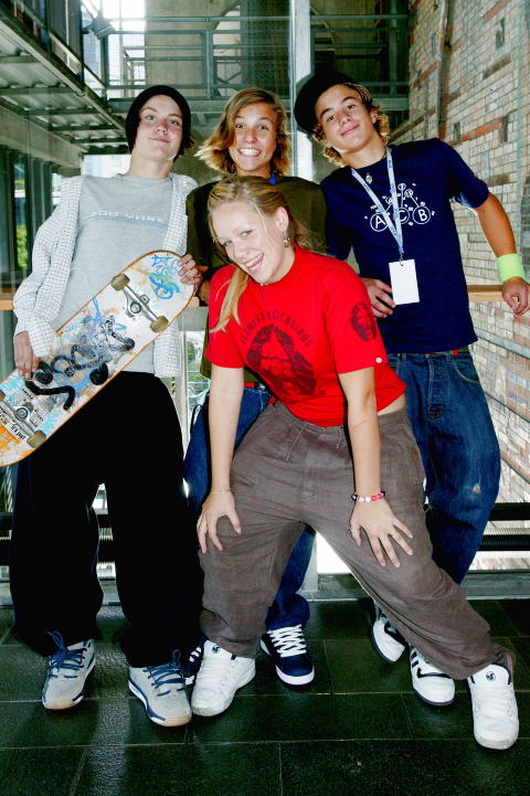 GRAND PRIX-FORTID: I 2003 deltok Atle Pettersen (i midten bak) i Melodi Grand Prix Junior. Gruppa Atle & Stine sang l�ta �Hekta p� brett�. Foto Mette M�ller/Dagbladet