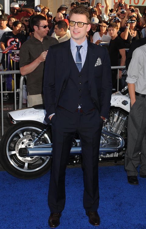 FRYKTER KJENDISLIVET: Chris Evans mener det er viktigere � kunne bevege seg uten paparazzi p� slep, enn � ha alle pengene i hele verden. Foto: Stella Pictures