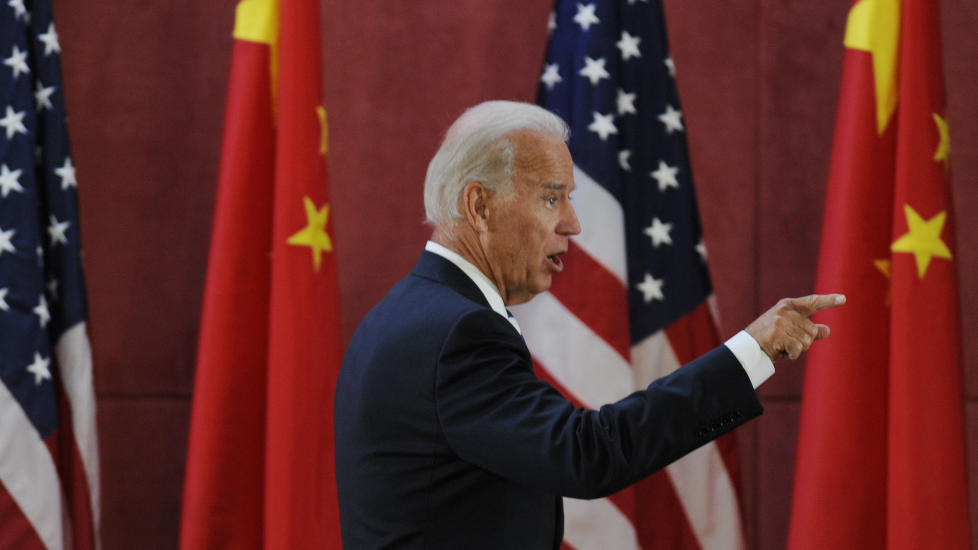 Biden sa s�ndag i en tale til flere hundre studenter i Chengdu s�rvest i Kina at pengene kineserne har til gode i USA er sikkert plassert.  Foto: AFP PHOTO/Peter PARKS/SCANPIX