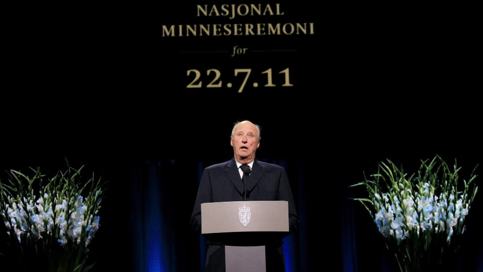  TAKKER:  Kong Harald holdt tale under den nasjonale minneseremonien etter terrorangrepene i Oslo og p� Ut�ya i Oslo Spektrum s�ndag 21. august
FOTO: CORNELIUS POPPE, SCANPIX.