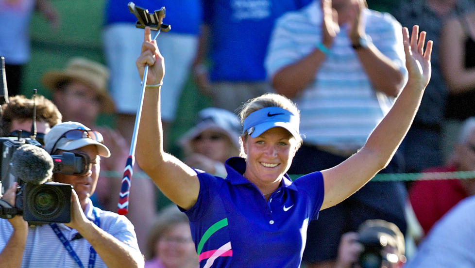 SIKTER ENDA H�YERE: Suzann Pettersen vinker til publikum etter � ha vunnet p� omspill i natt. Neste m�l er � klatre til topps p� verdensrankingen for f�rste gang. Foto: Randy L. Rasmussen, The Oregonian/AP/Scanpix