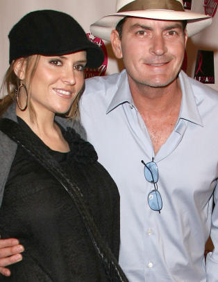 Charlie Sheen dro p� ferie med eks-kona