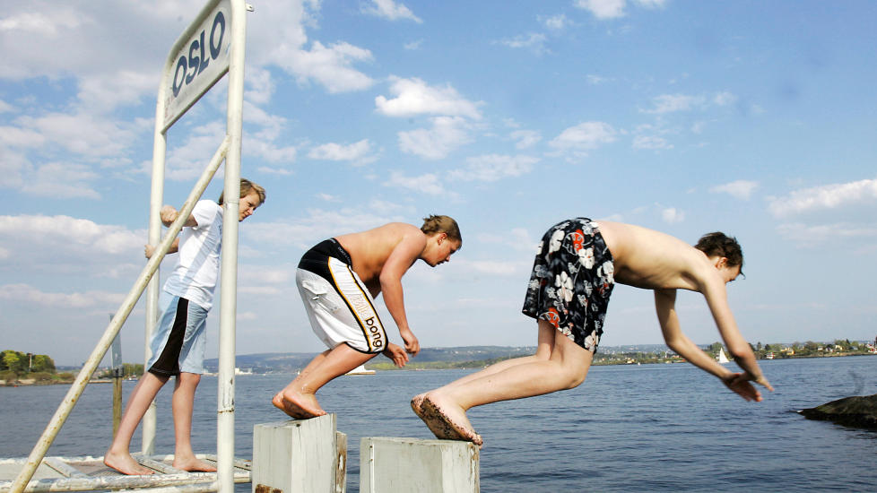 SOL OG SOMMER:  Meteorologene har h�p om flere varme dager.  Foto: Heiko Junge / SCANPIX