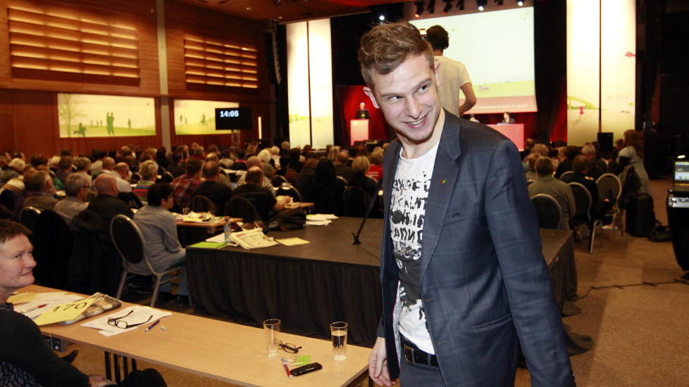 REAGERER: - Jeg vil ha meg frabedt at vi p� venstresiden som sl�ss for likeverd og likestilling skal bli sammenlignet med Quisling. En slik argumentasjon er farlig n�r det terroristen mente. Og det er direkte uf�lsomt overfor ofrene, sier SVs Snorre Valen. Foto: Lise �serud / Scanpix