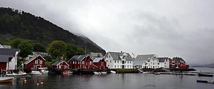 KALV�G: Et levende stykke kystkultur. Mange av de gamle sj�husene er restaurert for overnatting. 
Foto: OLE C.H. THOMASSEN