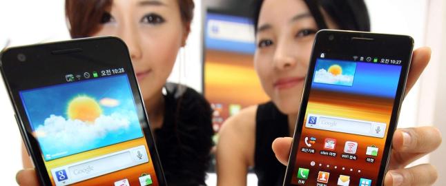 Apple spenner enda et bein for Samsung