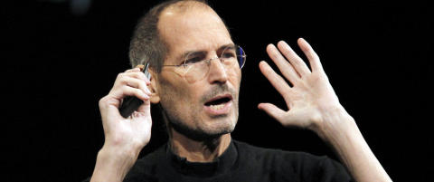Steve Jobs trekker seg som Apple-sjef