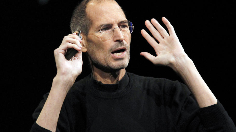 TREKKER SEG: Apples toppsjef Steve Jobs gir seg n� etter lang tids sykdom. Foto: SCANPIX