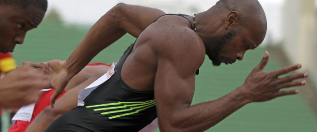 Bolt slipper Powell p� 100-meteren i VM