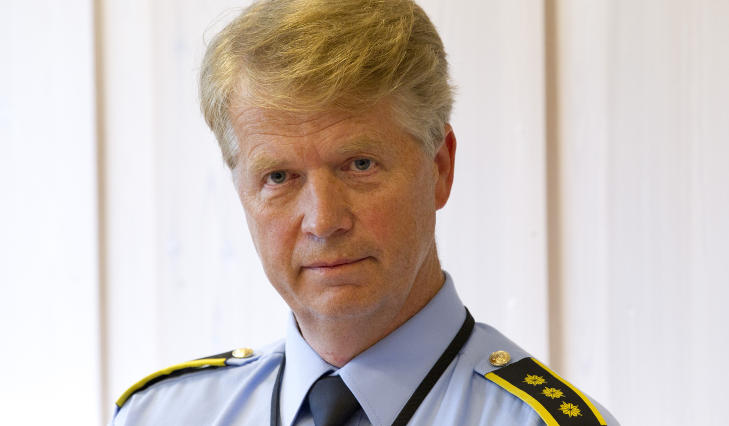 LEGGER SEG FLAT: Magne Rustad, stabssjef ved Nordre Buskerud politidistrikt, sier han skjønner reaksjonene, og at salget kan oppfattes som ufølsomt. Foto: TERJE BENDIKSBY / SCANPIX LEGGER SEG FLAT: Magne Rustad, stabssjef ved Nordre Buskerud politidistrikt, sier han skjønner reaksjonene, og at salget kan oppfattes som ufølsomt. Foto: TERJE BENDIKSBY / SCANPIX