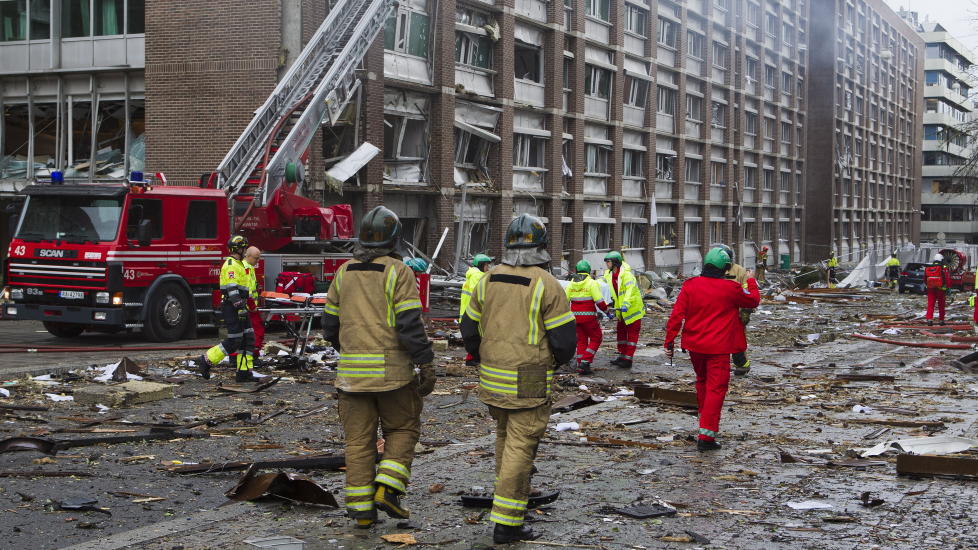 KRIGSSONE: Slik s� det ut i Regjeringskvartalet, etter at Anders Behring Breivik hadde detonert ei bombe der. �tte ble drept. Foto: Berit Roald / Scanpix