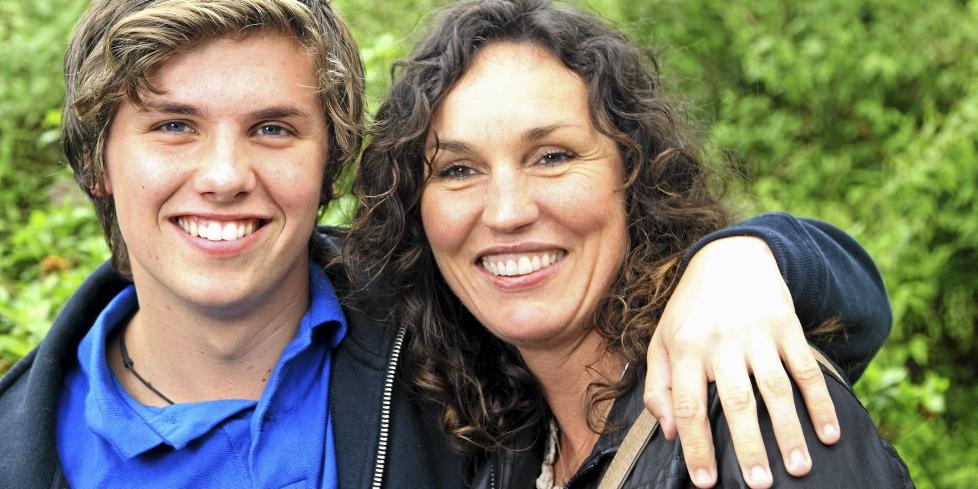 TAKKNEMLIG: - Jeg er utrolig takknemlig for � ha f�tt tilbake Samuel, men jeg har gr�tt gr�dig mye, sier Anne Marie Ulvolden, mor til Samuel Massi som var med Berserk til Antarktis da den forliste. FOTO: Egil Nordlien, HM Foto