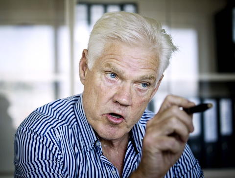 FORBANNET: Arne Treholt er blant de mange med kypriotisk konto som kan blir rammet dersom bankskatten innføres. Det liker han dårlig. Foto: BJØRN LANGSEM / DAGBLADET FORBANNET: Arne Treholt er blant de mange med kypriotisk konto som kan blir rammet dersom bankskatten innføres. Det liker han dårlig. Foto: BJØRN LANGSEM / DAGBLADET