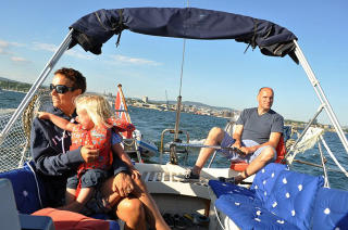 Det var sommer, det var sol: Geir, kona og deres sju barn koste seg på båtferie i sommer. Fram til smellet. Det var sommer, det var sol: Geir, kona og deres sju barn koste seg på båtferie i sommer. Fram til smellet.