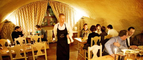 Statholderens Mat & Vinkjeller.