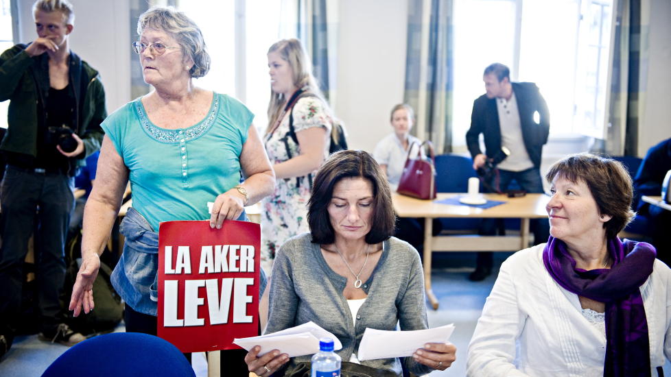  AVTALE - OM HVA?  R�dgr�nne parhester foran valget i Oslo. Marianne Borgen (SV) - til h�yre - og Live Rieber-Mohn (Ap) - med papirer - blir med stor sannsynlighet henholdsvis ordf�rer og byr�dsleder i hovedstaden etter 12. september dersom det blir r�dgr�nt flertall. Her under et m�te p� Aker sykehus sist onsdag. FOTO: BENJAMIN A. WARD/DAGBLADET.