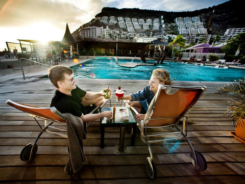 GRAN CANARIA: Det er lugnt og skj�nt her, sier Lars og Agneta Tjernberg fra Stockholm, p� det nye Sunprime Resort  Suites and Spa p� Gran Canarias Playa del Cura. Foto: JOHN TERJE PEDERSEN