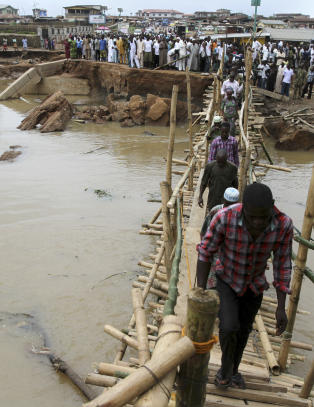 Over 100 d�de da demning brast i Nigeria