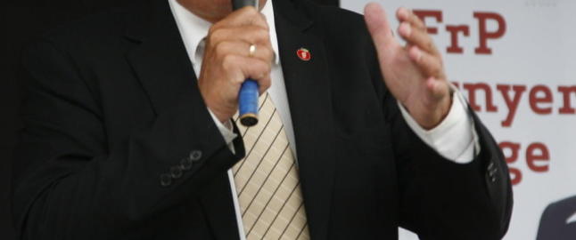 Carl I. Hagen dropper Frp-landsmøtet