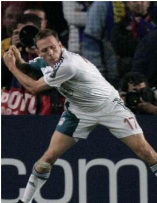 Om Riise scorer mot Liverpool, vurderer han � gj�re dette