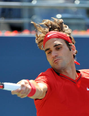 Lett match for Federer