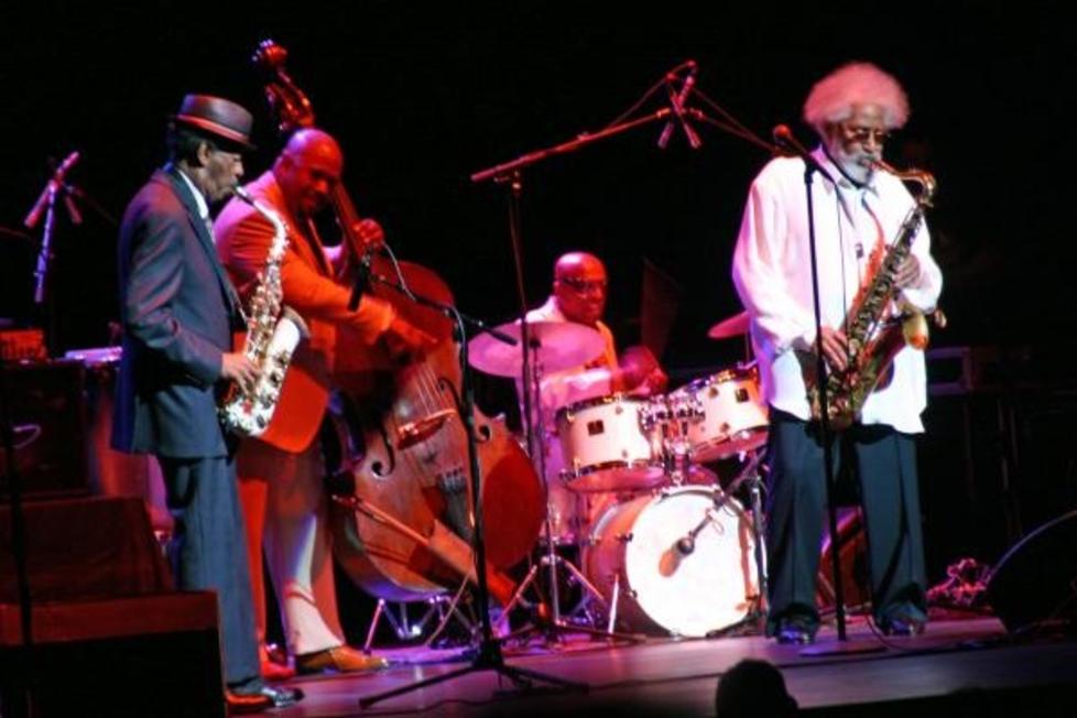 FEIRING: Ornette Coleman (tv) dukket opp da Sonny Rollins fylte 80 i fjor h�st og feiret sim jevnaldring sammen med bl a bassist Chriostian McBride og trommeslager Roy Haynes. FOTO: MYSPACE/CHRISTIAN MCBRIDE