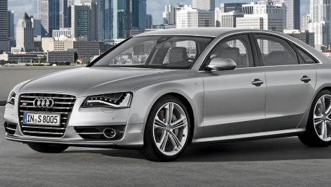 S8: Under panseret sitter en 4.0-liters TFSI-motor som yter 520 hk. FOTO: Audi