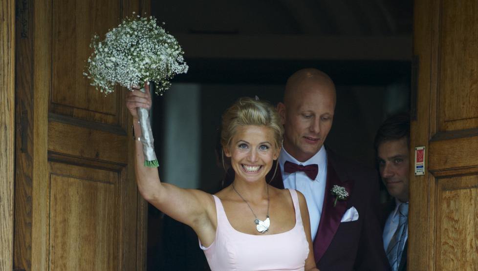 ET STORT SMIL: Tv-kokk Tina Nordstr�m har sagt �ja� til mannen Martin Holmqvist. Foto: Stella Pictures.