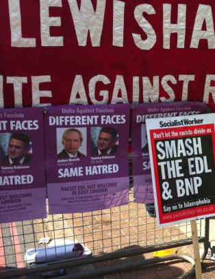 Oppr�rspoliti  beskyttet EDL-marsjen