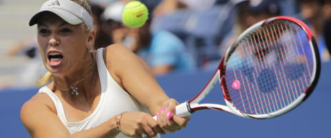 Wozniacki overlegen mot talent fra USA