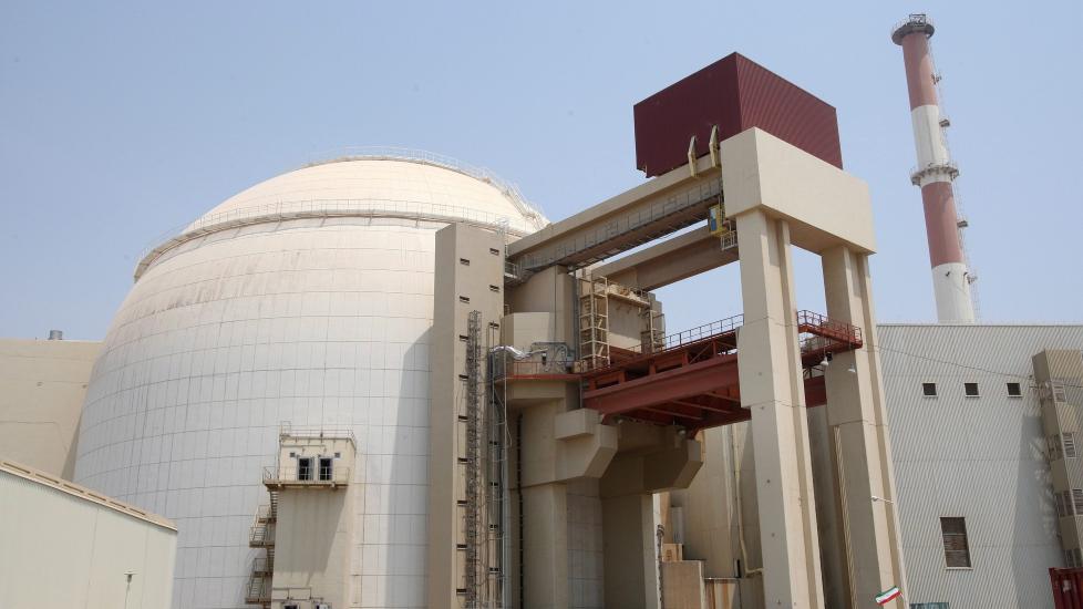 KOBLET P�: Bushehr, Irans f�rste kjernekraftverk, produserer str�m og er koblet til det nasjonale elektrisitetsnettet. Bildet er fra august 2010. Foto: EPA/SCANPIX