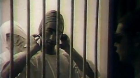 ORIGINALEN: Under det kontroversielle �Stanford prison experiment� i 1971, endte studenter opp med � torturere hverandre. Foto: Philip G. Zimbardo/Youtube