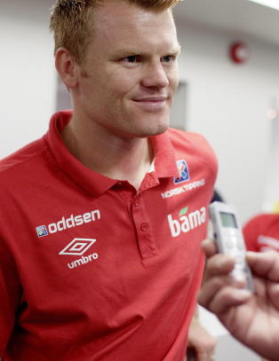 John Arne Riise spiller mot Danmark