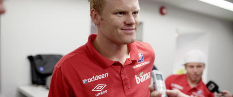 John Arne Riise spiller mot Danmark