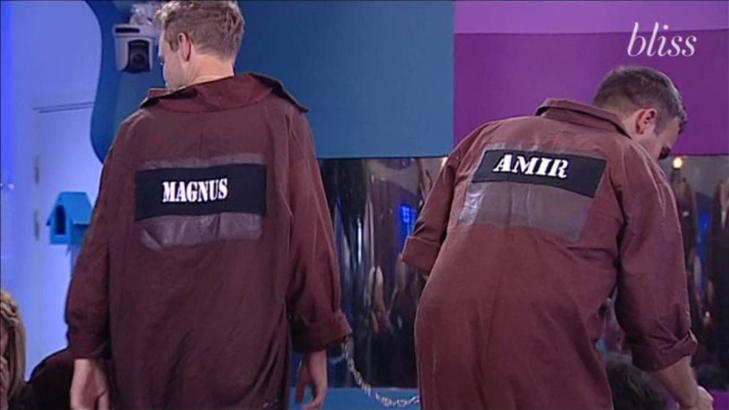 FANGER: F�rste dagen i huset ble Magnus Faegerstad, Amir Mian og resten av deltakerne if�rt fangedrakter. ?Foto: TV 2 Foto: TV2