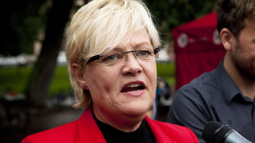 BLIR SITTENDE: SV-leder Kristin Halvorsen gj�r det klart at hun ikke vil trekke seg p� valgnatta. Foto: Uffe Frandsen