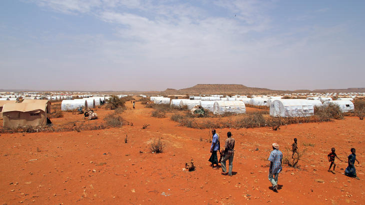 LEIR: Slik ser en av flyktningeleirene som ligger ved grensen mellom Somalia og Etiopia ut. Den er fylt av somaliske flyktninger som r�mmer fra sultkatastrofen i hjemlandet, og det kommer stadig flere. Foto: Flyktninghjelpen/Astrid Sehl