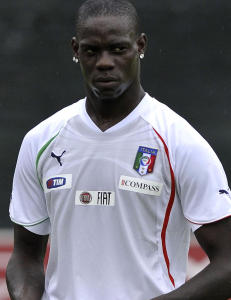Balotelli tok med seg iPad p� reservebenken