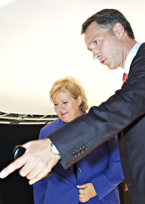 VINNERE: Høyre-leder Erna Solberg og Ap-leder Jens Stoltenberg har størst grunn til å være fornøyd med årets skolevalg.
Foto: Nina Hansen / Dagbladet VINNERE: Høyre-leder Erna Solberg og Ap-leder Jens Stoltenberg har størst grunn til å være fornøyd med årets skolevalg.
Foto: Nina Hansen / Dagbladet