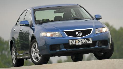 HONDA ACCORD: Legger seg mellom folkebilene og statusbilene i pris og egenskaper. Foto: Terje Bj�rnsen