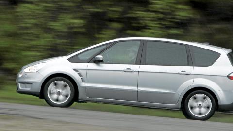 FORD S-MAX: Sv�rt praktisk og rommelig bil med plass til sju.  Foto: Redaksjonen
