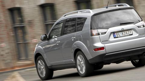MITSUBISHI OUTLANDER: St�dig SUV med relativt mye plass.  Foto: Egil Nordlien, HM Foto