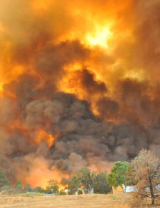 Flykrasj startet enorm brann