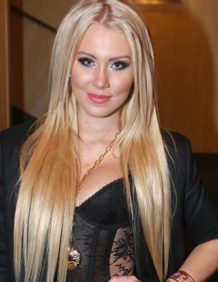 - Jeg v�kner av kaldsvette og tror jeg skal d�