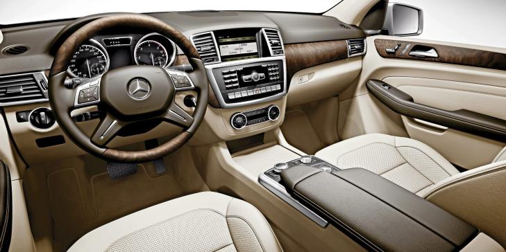 LUKSUSVIBBER: Mercedes ML har et komfortry � ta vare p�. Her kan du f� det meste hjertet begj�rer - men pass p�, for det vil fort koste en hel del ekstra. Foto: Mercedes