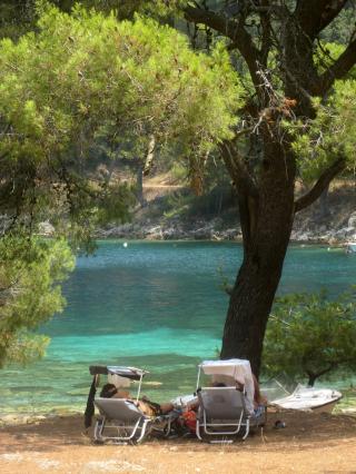 IDYLL: Badebukta ved Ubli p� �ya Lastovo inviterer til � bli lenge. Foto: TINE FALTIN